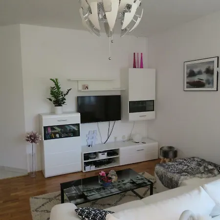 Eli Apartman *