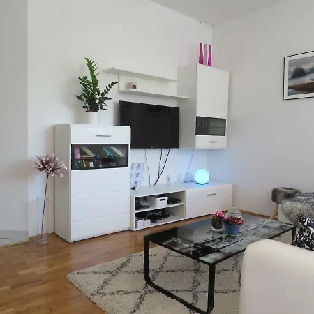 Eli Apartman